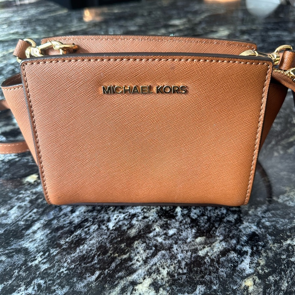 Michael Kors Small Tan Crossbody/Shoulder bag never worn